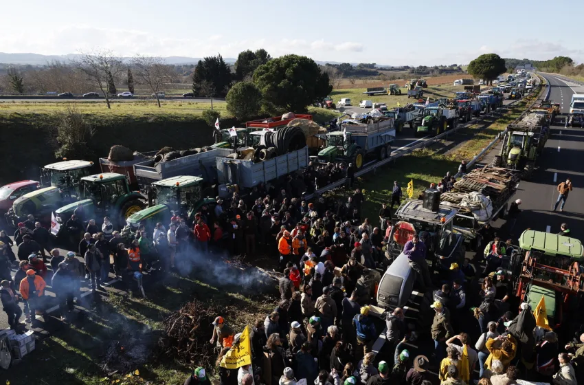  Η κυβέρνηση στη Γαλλία ζητά χριστουγεννιάτικη εκεχειρία από τους αγρότες