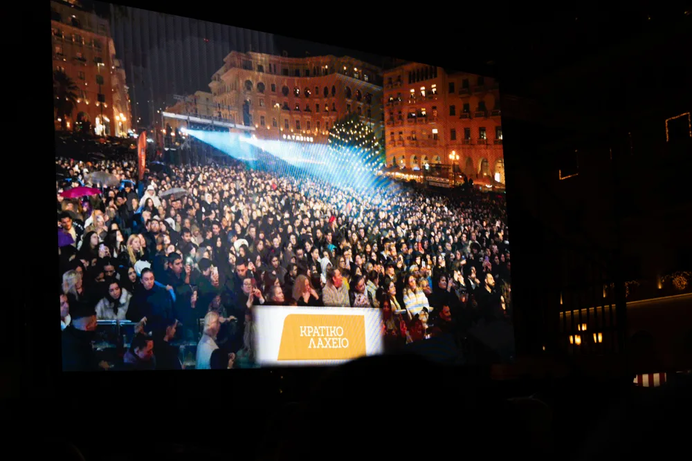 Χριστουγεννιάτικη μαγεία στην πλατεία Αριστοτέλους με τον Αντώνη Ρέμο – Η εντυπωσιακή συναυλία στη φωταγώγηση του δέντρου από το Πρωτοχρονιάτικο Λαχείο και τη Next Step Media Group 11 4 1
