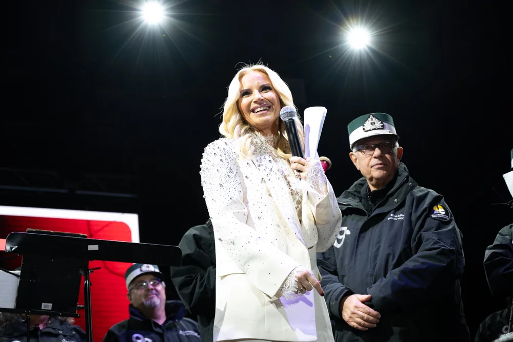 Χριστουγεννιάτικη μαγεία στην πλατεία Αριστοτέλους με τον Αντώνη Ρέμο – Η εντυπωσιακή συναυλία στη φωταγώγηση του δέντρου από το Πρωτοχρονιάτικο Λαχείο και τη Next Step Media Group 12 5 2