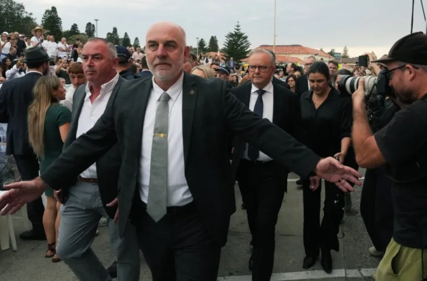  Αυστραλία: Οργισμένο πλήθος αποδοκίμασε τον πρωθυπουργό στις εκδηλώσεις μνήμης για τα θύματα της επίθεσης