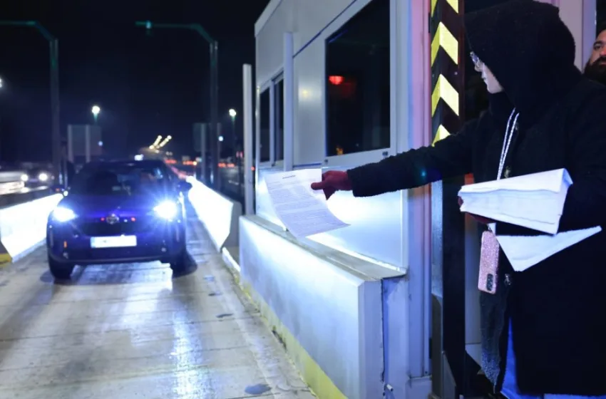  Αποχώρησαν οι αγρότες από τα διόδια της Τραγάνας