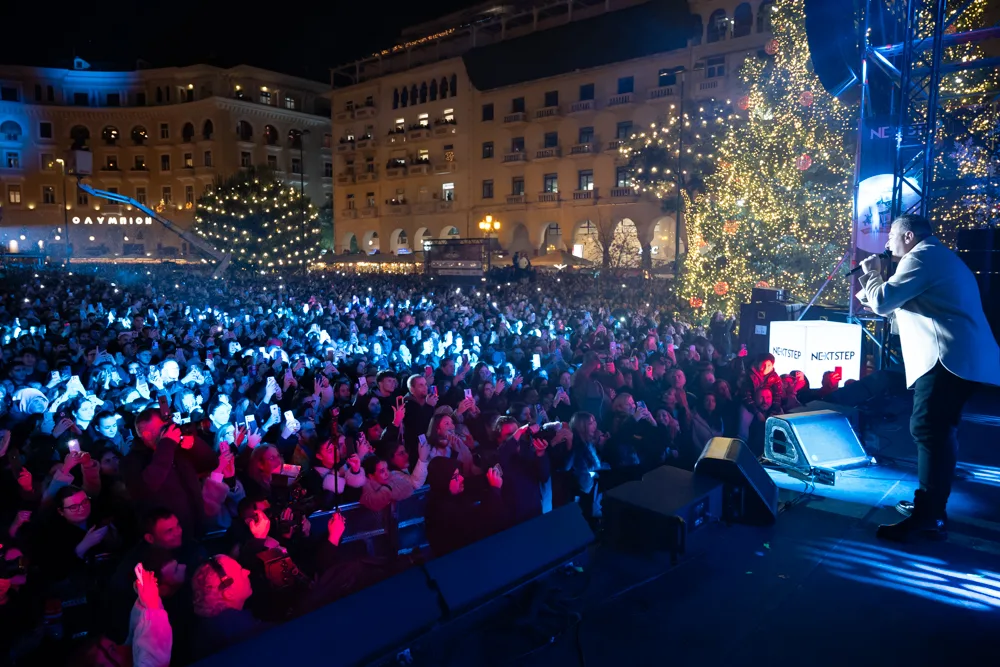 Χριστουγεννιάτικη μαγεία στην πλατεία Αριστοτέλους με τον Αντώνη Ρέμο – Η εντυπωσιακή συναυλία στη φωταγώγηση του δέντρου από το Πρωτοχρονιάτικο Λαχείο και τη Next Step Media Group 16 6 2