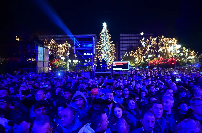  Με αθόρυβα πυροτεχνήματα και η αλλαγή χρονιάς στην Αθήνα και άλλες πόλεις