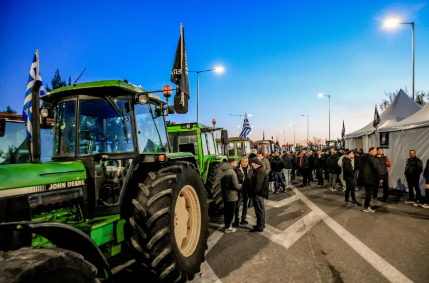  Με Χριστούγεννα στα μπλόκα προειδοποιούν οι αγρότες – Κλιμακώνονται οι κινητοποιήσεις