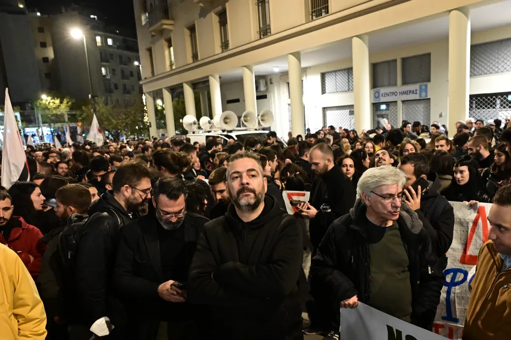 Συγκέντρωση αγροτών και κτηνοτρόφων έξω από το υπ. Αγροτικής Ανάπτυξης (εικόνες) 5 6771205