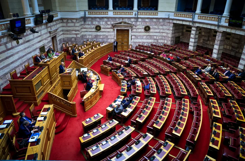  Βουλή: Κυρώθηκαν οι συμβάσεις για Εγνατία οδό, Αττική οδό και αεροδρόμιο Καστελίου