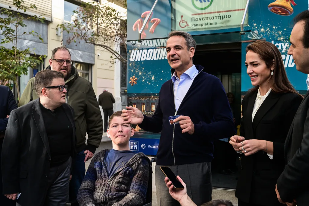 Ο Μητσοτάκης είδε από κοντά στο Μετρό τις νέες παροχές για ΑμεΑ, με την κάρτα αναπηρίας 4 6773022