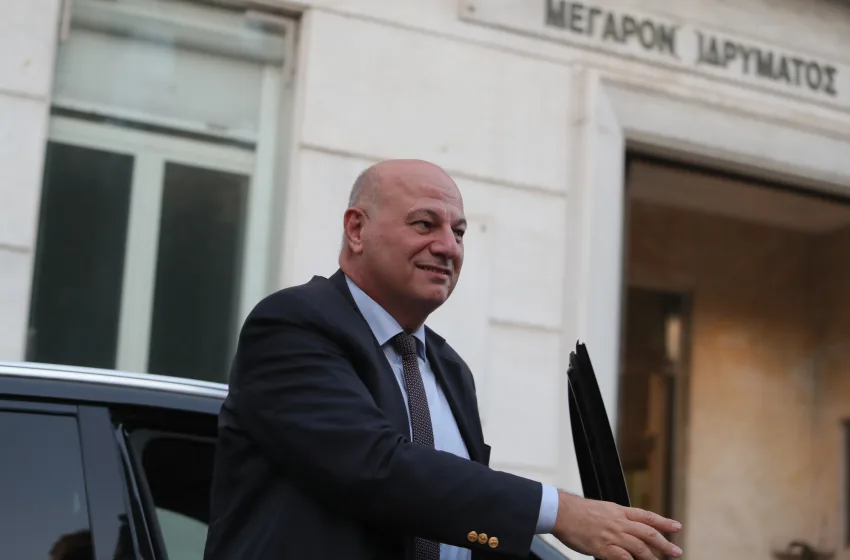  Σε εξέλιξη η συνάντηση Χατζηδάκη-Τσιάρα με εκπροσώπους αγροτοκτηνοτρόφων από την Κρήτη