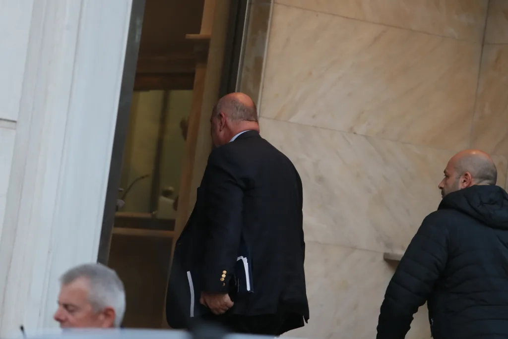 Σε εξέλιξη η συνάντηση Χατζηδάκη-Τσιάρα με εκπροσώπους αγροτοκτηνοτρόφων από την Κρήτη 3 6774666