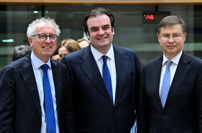  Guardian: Πώς ο Πιερρακάκης επικράτησε του αντιπάλου του