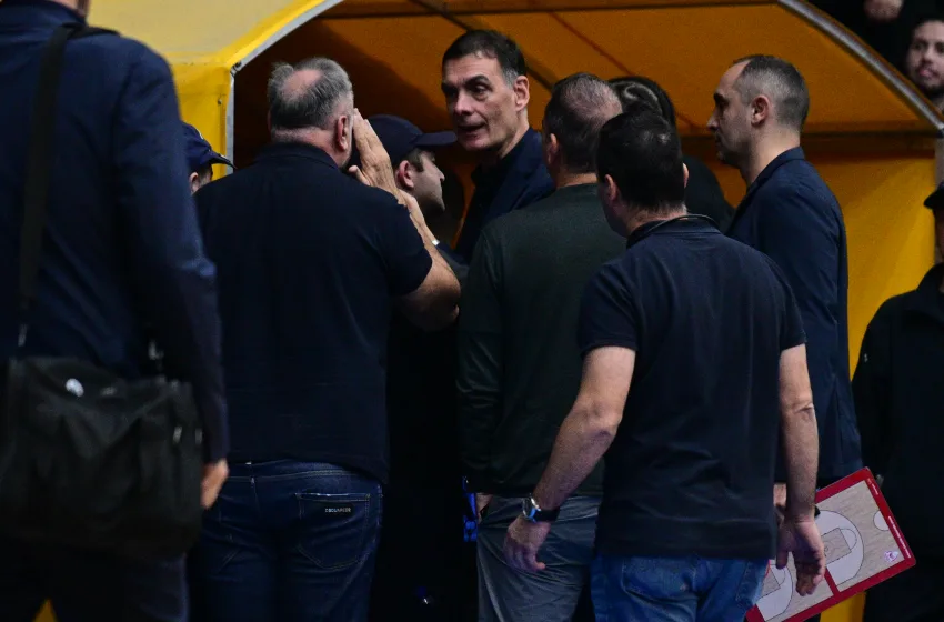  Μπαρτζώκας: Επεισόδιο με τον προπονητή του Ολυμπιακού στο Περιστέρι και οπαδό που τον έβρισε