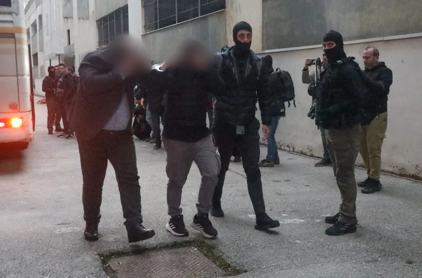  ΟΠΕΚΕΠΕ: Ελεύθερες με υψηλότατες εγγυήσεις οι συγγενείς του φερόμενου αρχηγού