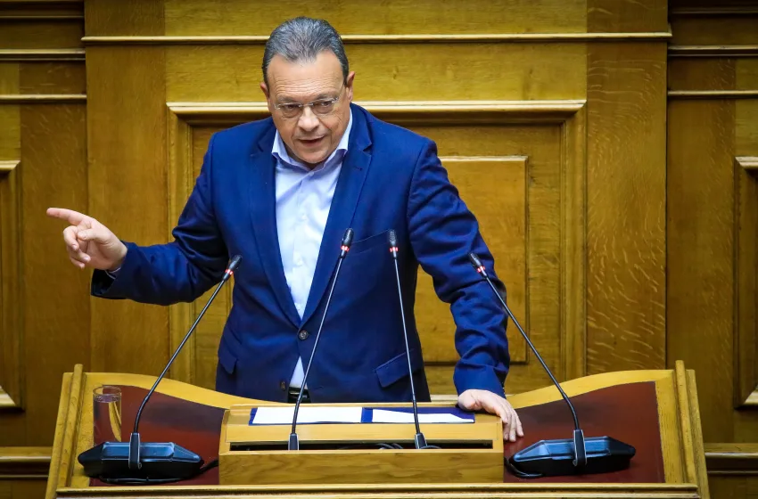  Φάμελλος: Φτωχοί οι πολίτες, πλούσια τα καρτέλ και οι γαλάζιες ακρίδες