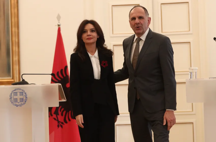  Γεραπετρίτης με Αλβανίδα ΥΠΕΞ: Προανήγγειλε πρωτοβουλίες για την ευρωπαϊκή πορεία των Δ. Βαλκανίων