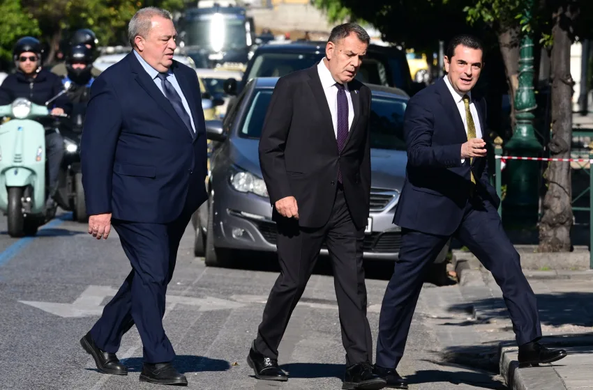  Σε εξέλιξη η συνάντηση Μητσοτάκη  βουλευτών ΝΔ – Μενού με κρασί και finger food