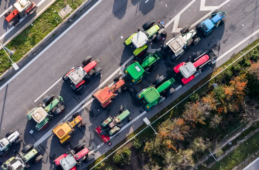  Χριστούγεννα στα μπλόκα για τους αγρότες – Ανοιχτό το ενδεχόμενο κλιμάκωσης μετά τις γιορτές