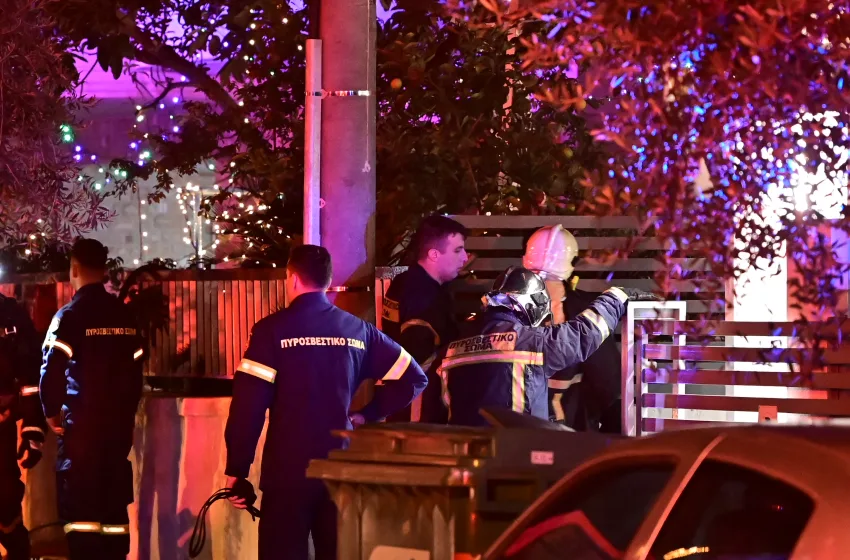  Πυρκαγιά σε διαμέρισμα στην Καλλιθέα – Χωρίς τις αισθήσεις του ανασύρθηκαν δύο άτομα