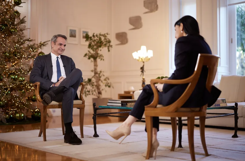  Προσωπικές εξομολογήσεις Μητσοτάκη: Η πρώτη φορά στο Μαξίμου, οι αναμνήσεις από τους γονείς του, το αγαπημένο του βιβλίο