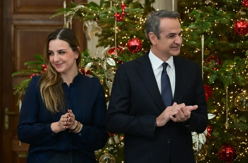  Τα κάλαντα της Πρωτοχρονιάς άκουσε ο Μητσοτάκης στο Μαξίμου (vid&εικόνες)