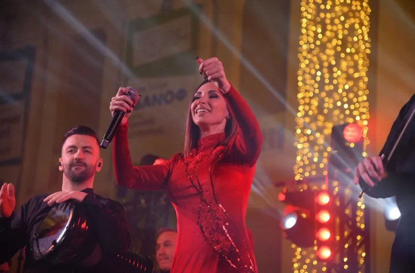  Πυροτεχνήματα, 120.000 λαμπιόνια και Λένα Ζευγαρά live στον Πειραιά