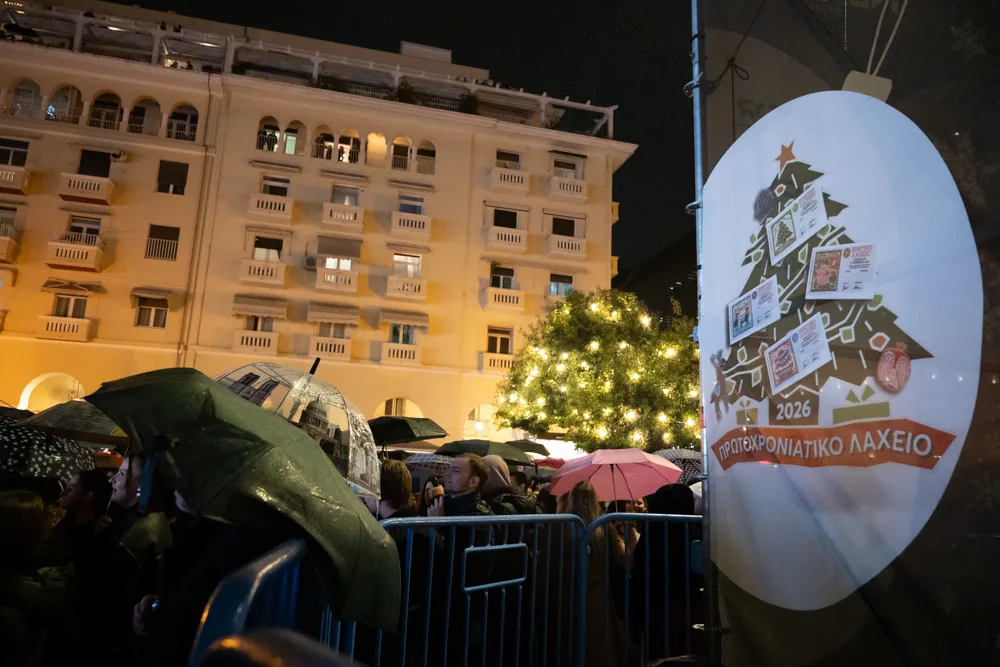 Χριστουγεννιάτικη μαγεία στην πλατεία Αριστοτέλους με τον Αντώνη Ρέμο – Η εντυπωσιακή συναυλία στη φωταγώγηση του δέντρου από το Πρωτοχρονιάτικο Λαχείο και τη Next Step Media Group 14 8