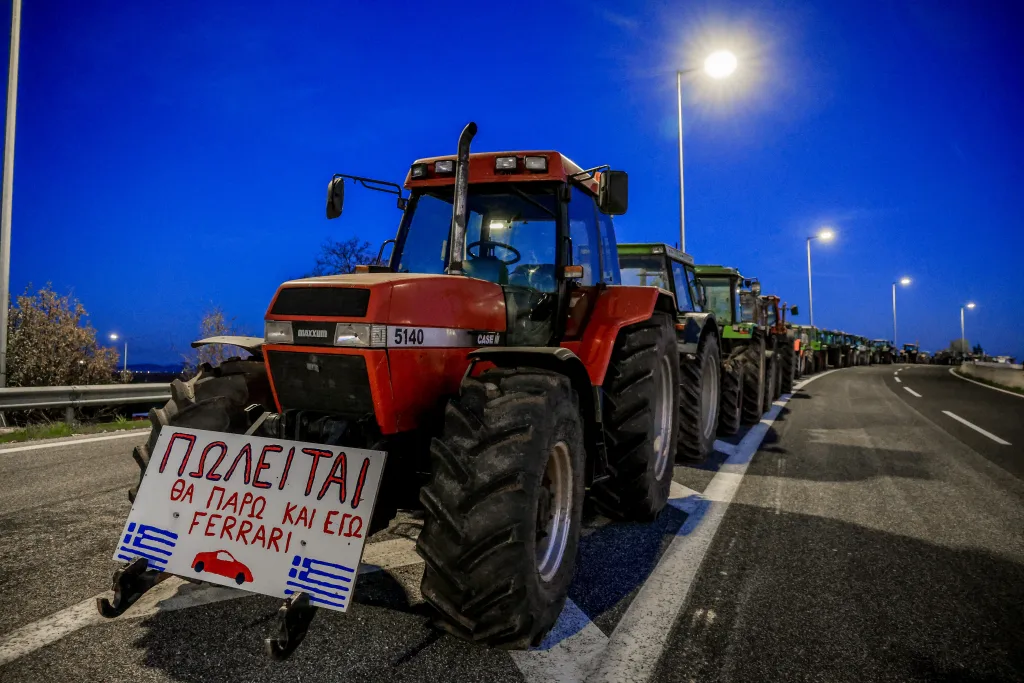 Νέα μπλόκα αγροτών– Επ’ αόριστον αποκλεισμός από Δευτέρα 8/12 του αεροδρομίου Ηρακλείου 7 AGROTES14