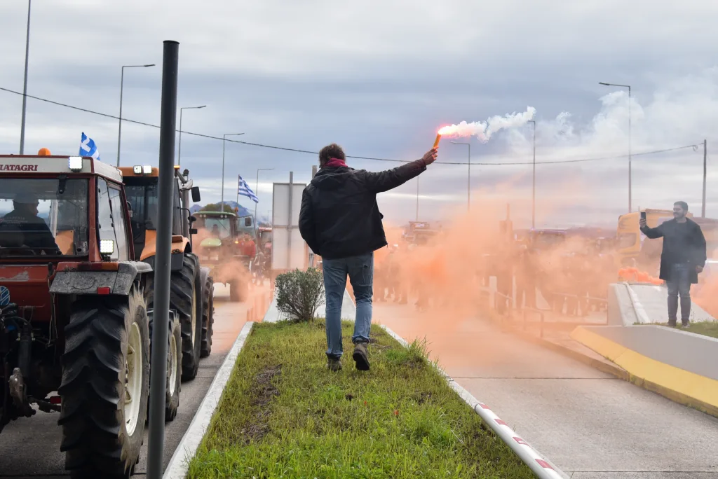 Σκληρή γραμμή από τους αγρότες που στήνουν νέα μπλόκα σε όλη τη χώρα 5 AKTIO