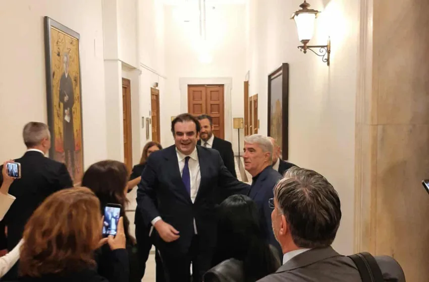  Βουλή: Συγχαρητήρια σε Πιερρακάκη για την εκλογή του στην προεδρία του Eurogroup (vid)