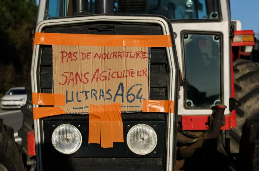  Στους δρόμους και οι αγρότες στη Γαλλία – Έκλεισαν κεντρικές οδικές αρτηρίες