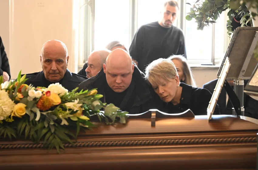  Το τελευταίο αντίο στη Σύλβα Ακρίτα είπαν φίλοι και συγγενείς (εικόνες)