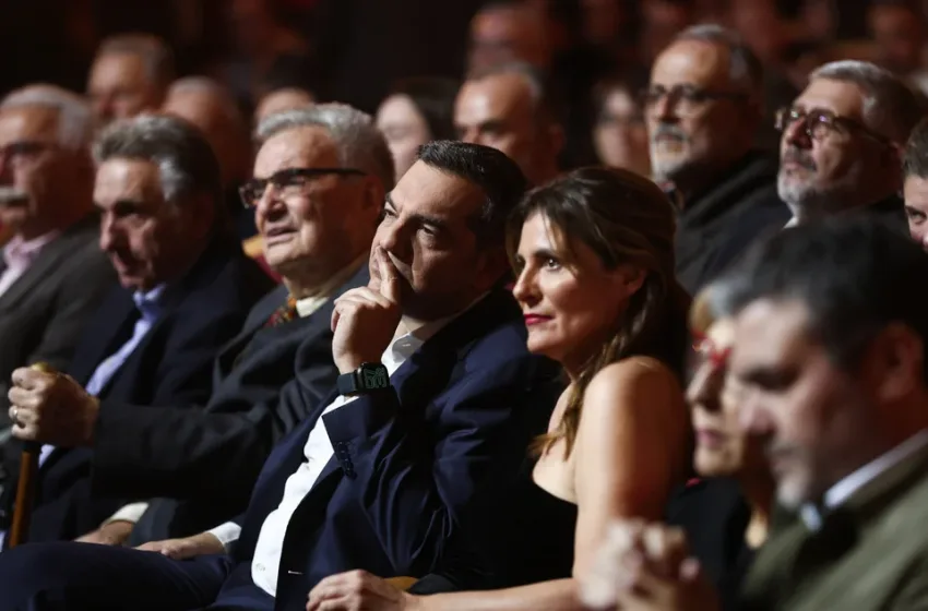  Η πολιτική απεχθάνεται το κενό…