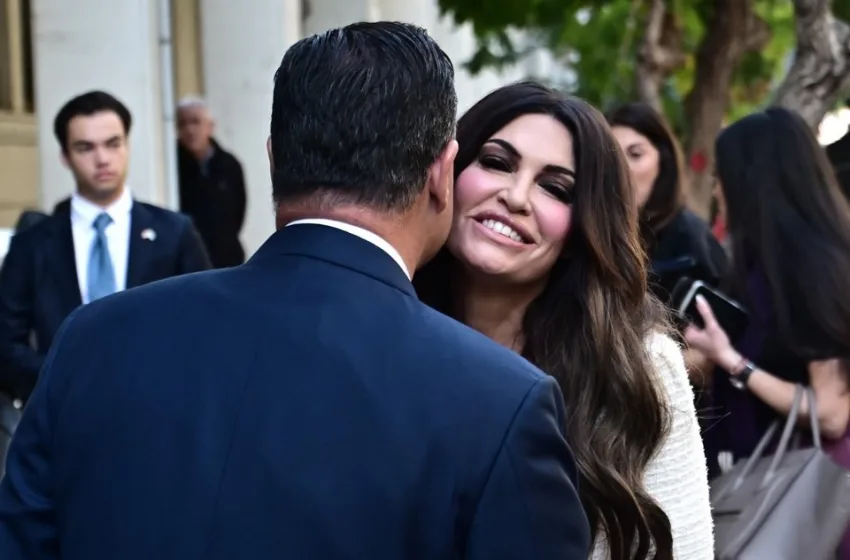  Η Κίμπερλι και οι υπουργοί που διεκδικούν την εύνοιά της…