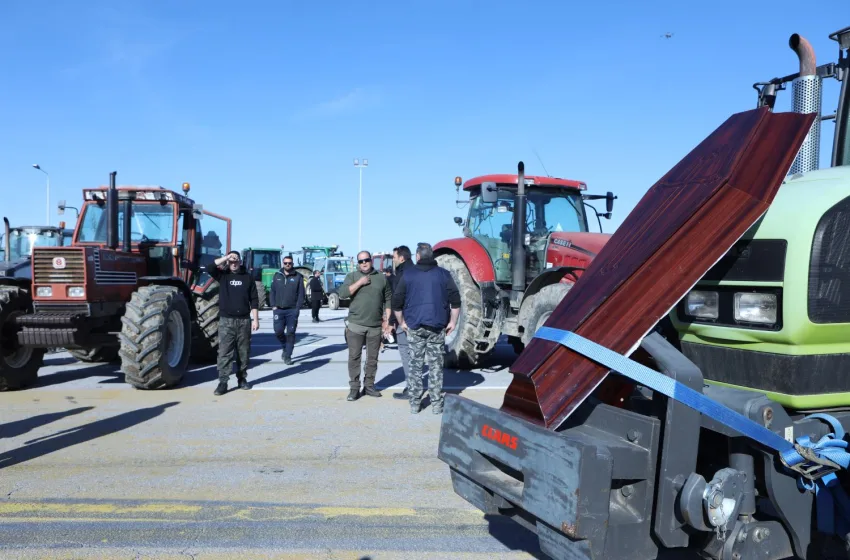  Αυτοκίνητο έπεσε σε τρακτέρ στα Μάλγαρα-Δεν υπήρξε τραυματισμός