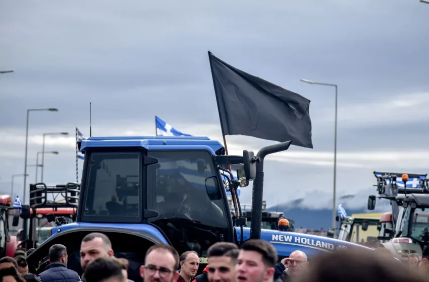  Αγρότες: Έκλεισαν τον Μπράλο στην εθνική οδό Αθηνών-Λαμίας – Κομένη στα δυο η Ελλάδα