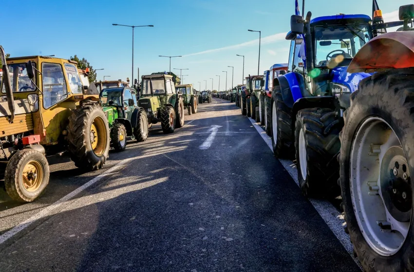  Αγροτικό: Αυξάνονται μπλόκα και τρακτέρ-Σκληρή αντιμετώπιση από κυβέρνηση για το κλείσιμο των δρόμων