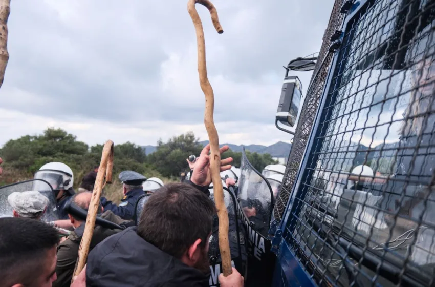  Αγρότες:”Τη διμοιρία στα Χανιά θα την είχαν λιντσάρει-Έστειλαν τα ΜΑΤ από την Αθήνα στο κατάστρωμα πλοίου”-Καταγγελίες αστυνομικών