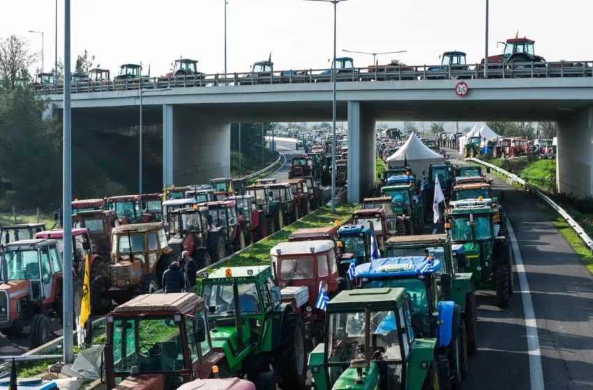  Μπαρούτι μυρίζει πάλι στα μπλόκα μετά το αλαλούμ με ΕΛΓΑ-Σκληραίνουν τη στάση τους οι αγρότες