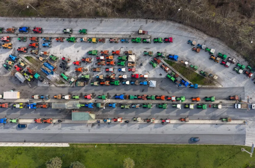  Αγρότες: “Εμείς θα διευκολύνουμε την κοινωνία να μετακινηθεί στις γιορτές-Ελπίζουμε το ίδιο και η πολιτεία”