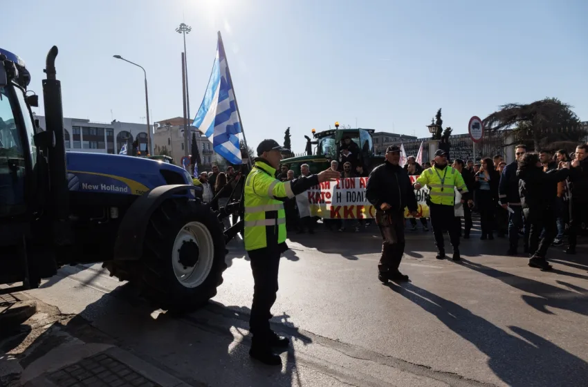  Αγρότες: Κλιμάκωση τις επόμενες ώρες- Στις 4 κόβεται στα δύο η Ελλάδα