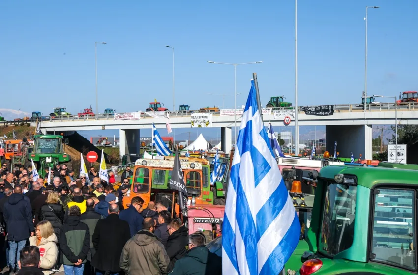  Αγρότες: Στα δύο η χώρα, συντονισμός σε πανελλαδική συνέλευση-Τσιάρας: Διαθέσιμος για διάλογο στα μπλόκα