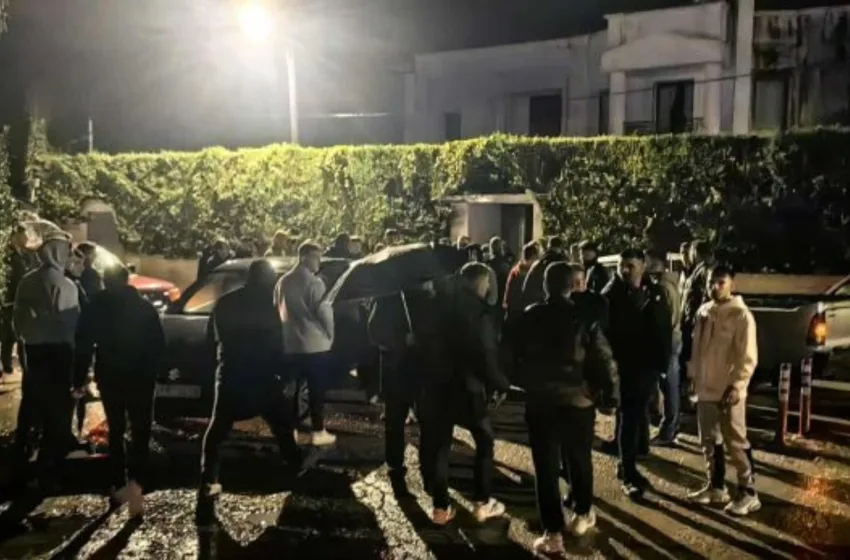  Αγρότες: Οδηγός ΙΧ επιχείρησε να σπάσει το μπλόκο στην κάτω Αχαΐα-Χτύπησε αυτοκίνητα