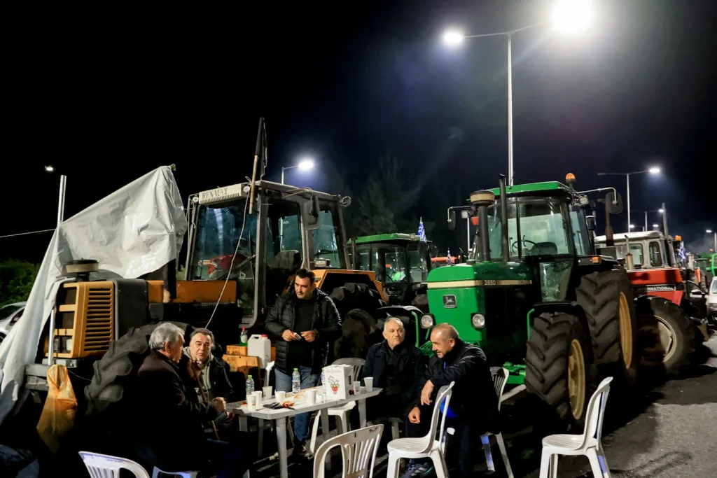 Αγρότες: Κλιμάκωση και εκρηκτικό κλίμα στα μπλόκα-Ποιοι δρόμοι είναι αποκλεισμένοι 7 agrotes nikaia