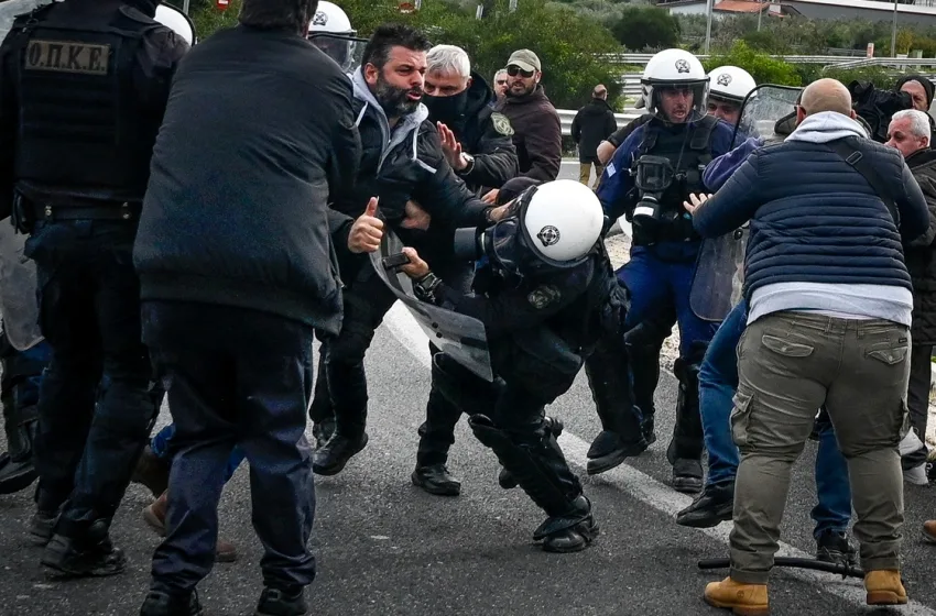  Ένταση και “κλεφτόπολεμος” στα αγροτικά μπλόκα- Κλείνουν το τελωνείο Προμαχώνα οι αγρότες των Σερρών