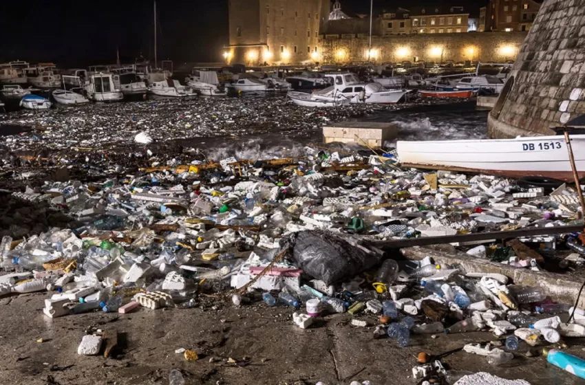  Πλημμύρισε με σκουπίδια από την Αλβανία το Ντουμπρόβνικ- Πώς συνέβη (vid)