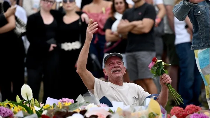  Σε πένθος έχει βυθιστεί η Αυστραλία μετά την αντισημιτική επίθεση στην παραλία Μπόνταϊ