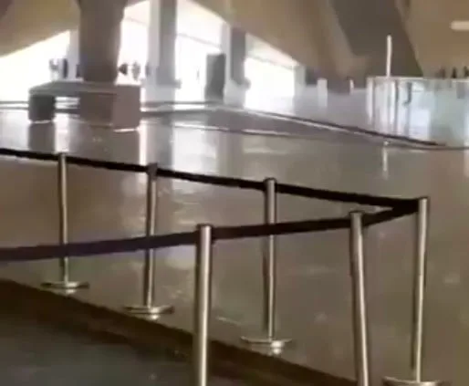  Μεγάλο Αιγυπτιακό Μουσείο: Διαρροή μετά από βροχόπτωση στην αίθουσα που στεγάζει το άγαλμα του Ραμσή Β΄