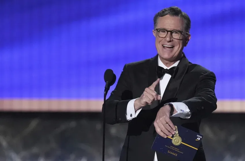  Ο Τραμπ τα έβαλε και με τον Στίβεν Κολμπέρτ – “Να τον στείλει για ύπνο το κανάλι του”