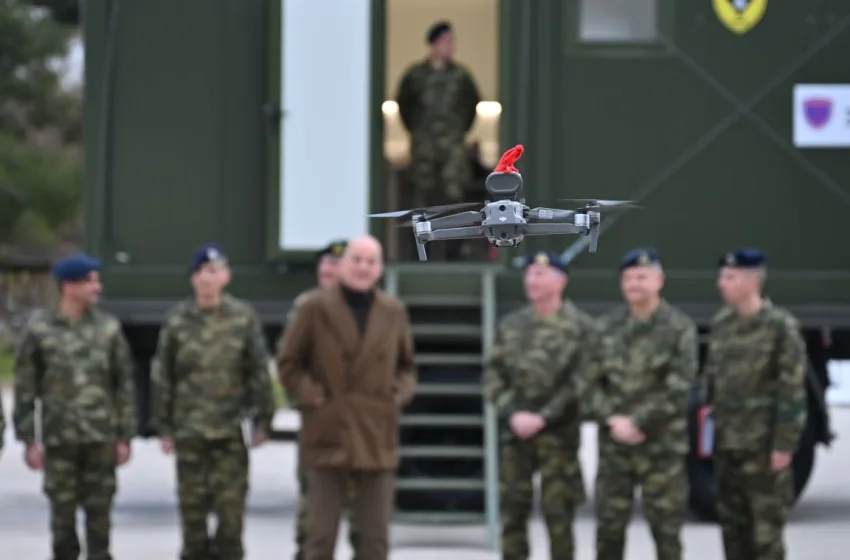  Δένδιας: Σε στρατιωτική μονάδα παραγωγής drones-“Θα κατασκευάζονται 1.000 το μήνα”