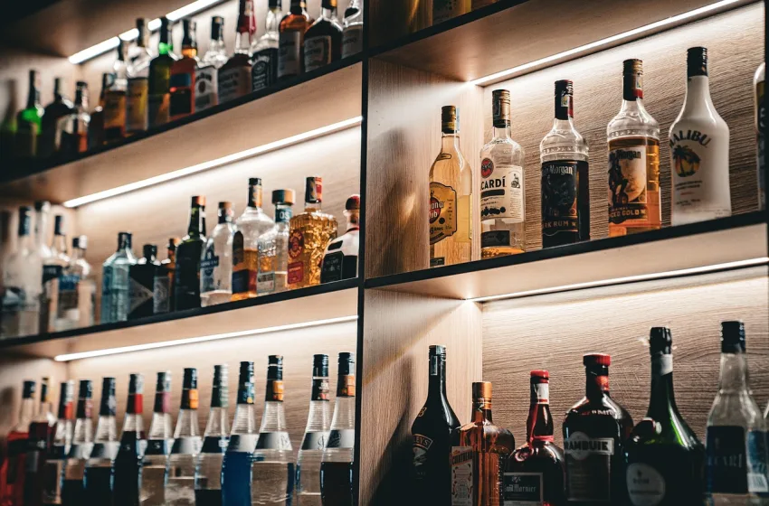  Επτά ανήλικοι κι ιδιοκτήτης μπαρ στον εισαγγελέα για κατανάλωση αλκοολούχων ποτών και καπνού