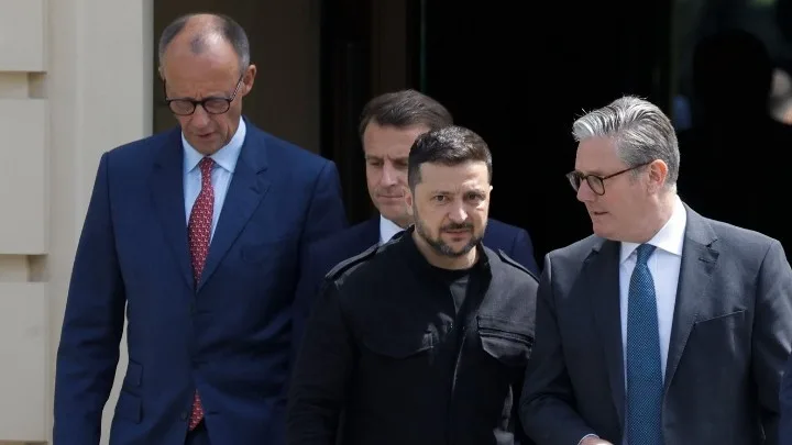  Αποκάλυψη Spiegel: Ο Μερτς και ο Μακρόν δεν πιστεύουν το “σχέδιο Τραμπ”-“Καυτοί διάλογοι” με Ζελένσκι